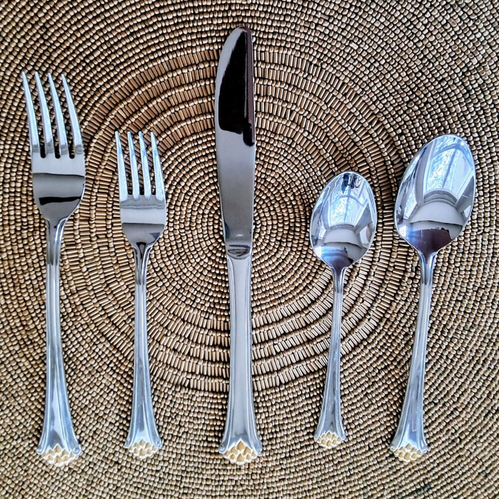 ***SALE***Oneida "Golden Virtue" SS Flatware, 20pc, Service for 4, Gold Tips - Picture 3 of 12